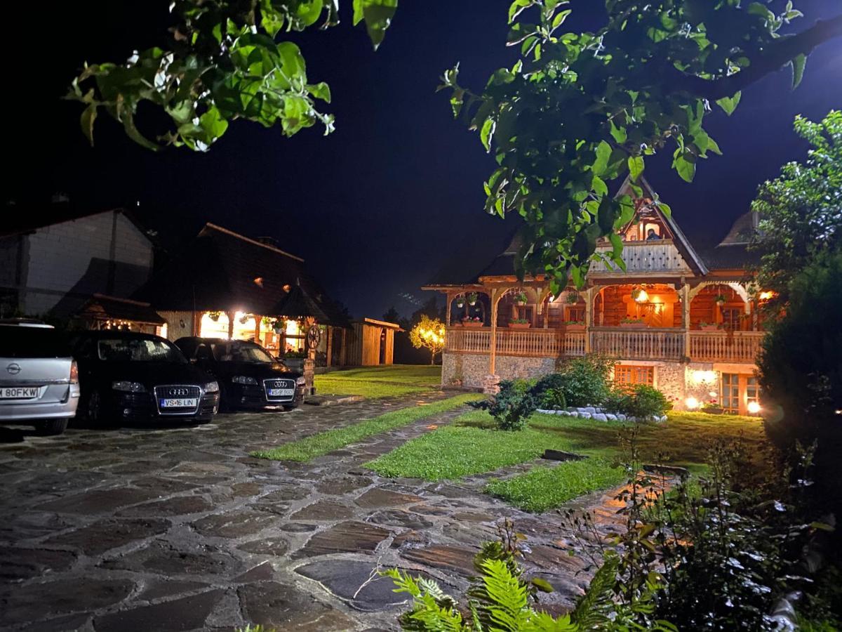 Отель Casa Chira Вишеу-де-Сус Экстерьер фото