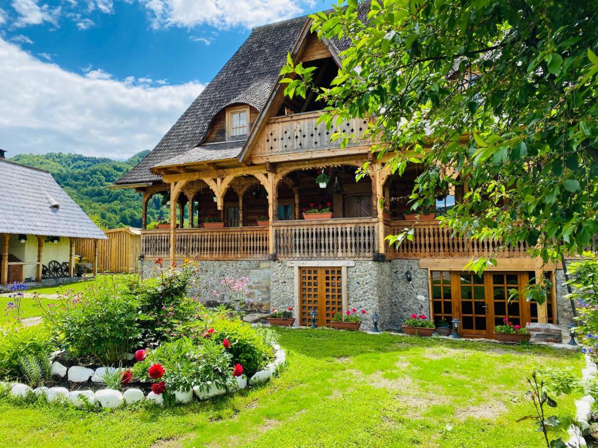 Отель Casa Chira Вишеу-де-Сус Экстерьер фото